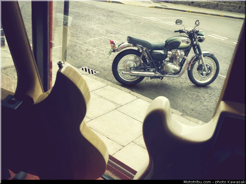 kawasaki_2012_w800_004