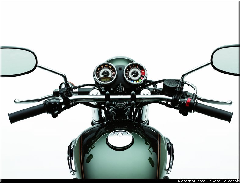 kawasaki_2012_w800_021