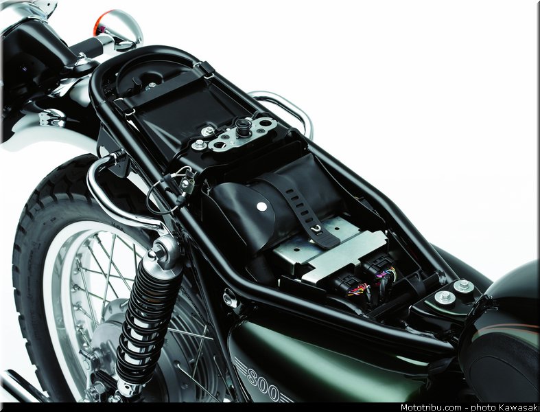 kawasaki_2012_w800_031