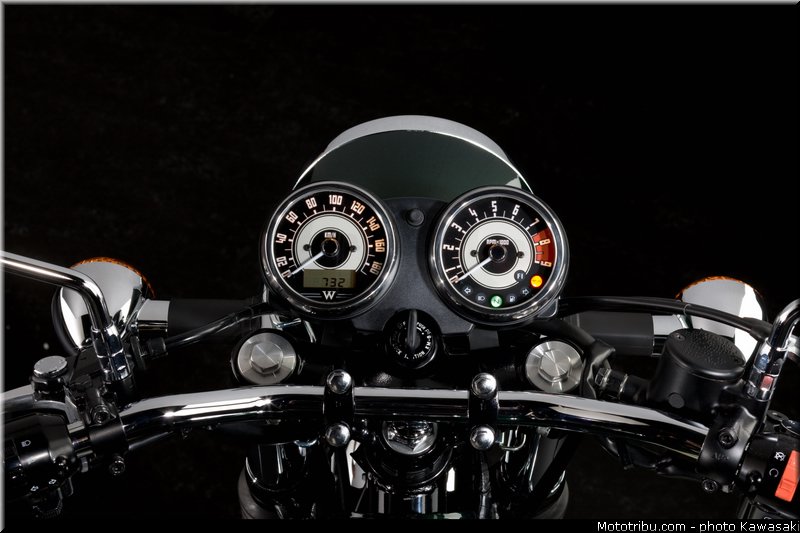 kawasaki_2012_w800_034