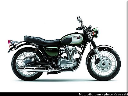 kawasaki_2012_w800_011.jpg