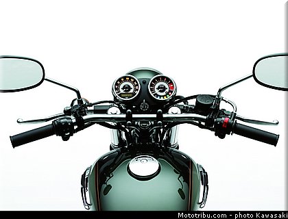 kawasaki_2012_w800_021.jpg