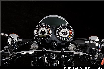 kawasaki_2012_w800_034.jpg