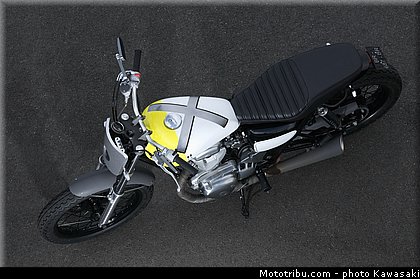 kawasaki_2012_w800_starck_05.jpg