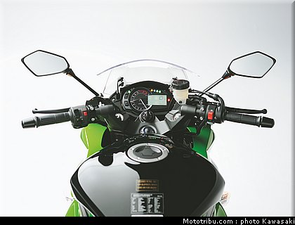 kawasaki_z1000sx_2011_023.jpg