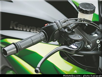 kawasaki_z1000sx_2011_024.jpg