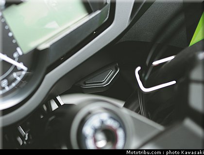 kawasaki_z1000sx_2011_025.jpg