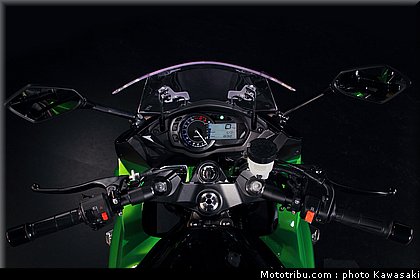 kawasaki_z1000sx_2011_038.jpg