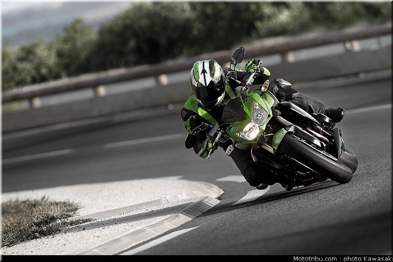 kawasaki_2011_z750r_001