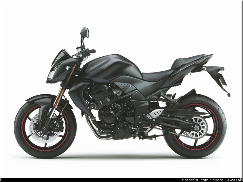 kawasaki_2011_z750r_005