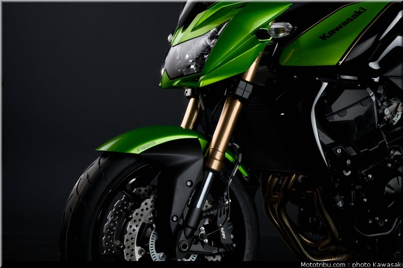 kawasaki_2011_z750r_016