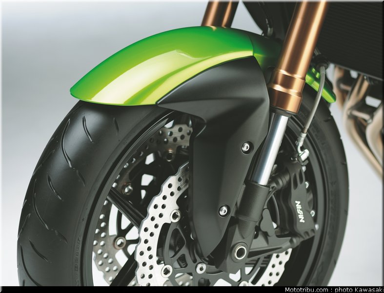 kawasaki_2011_z750r_017