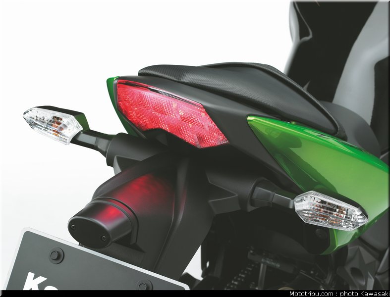 kawasaki_2011_z750r_019