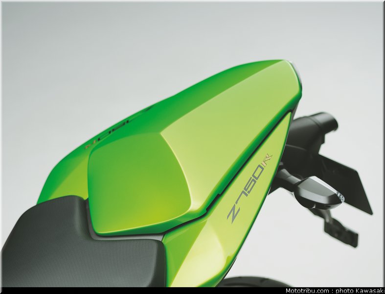 kawasaki_2011_z750r_020