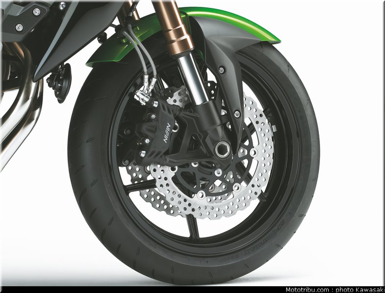 kawasaki_2011_z750r_023