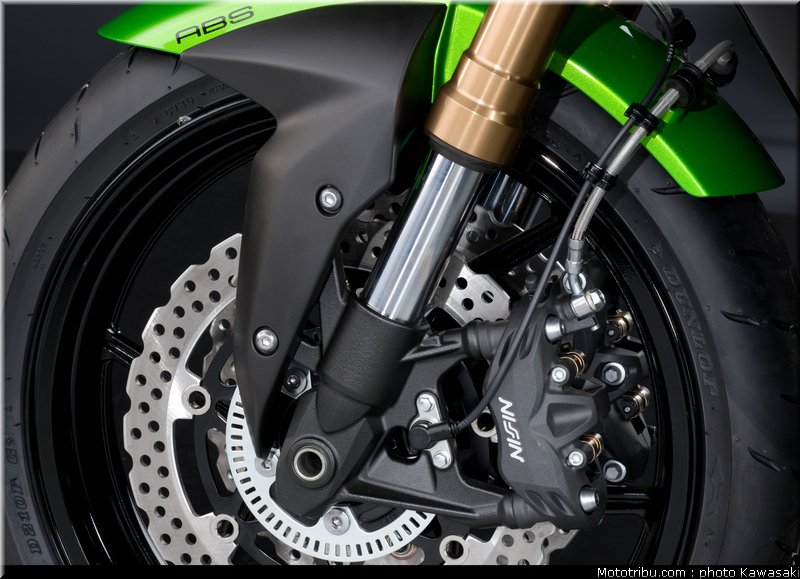 kawasaki_2011_z750r_024