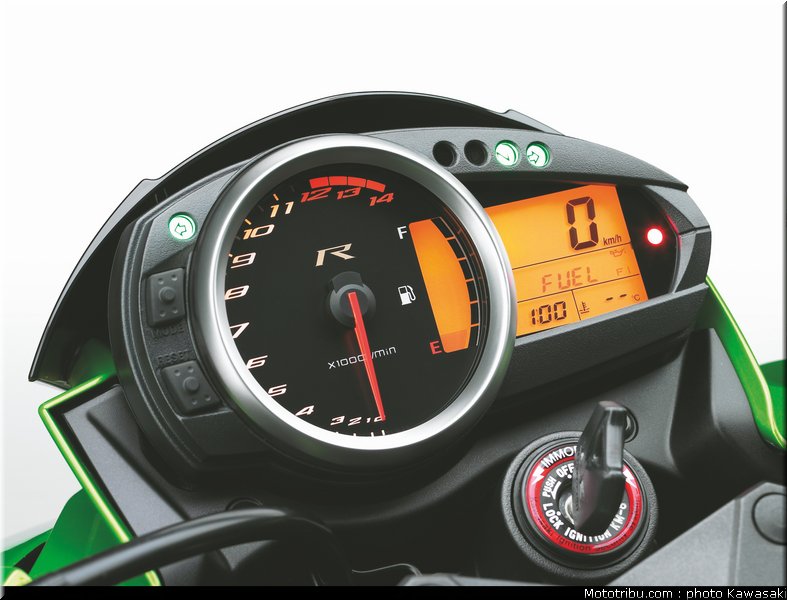 kawasaki_2011_z750r_028