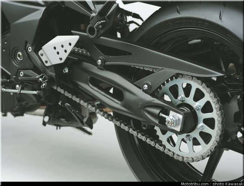 kawasaki_2011_z750r_031