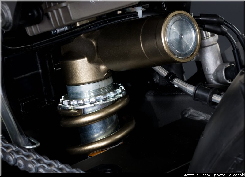 kawasaki_2011_z750r_033