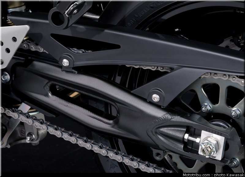 kawasaki_2011_z750r_034
