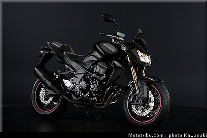 kawasaki_2011_z750r_004.jpg