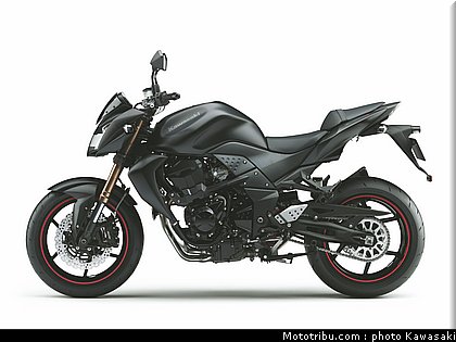 kawasaki_2011_z750r_005.jpg