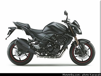kawasaki_2011_z750r_007.jpg