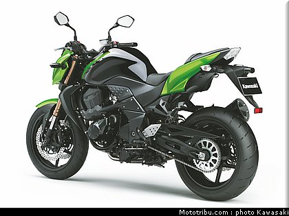 kawasaki_2011_z750r_008.jpg