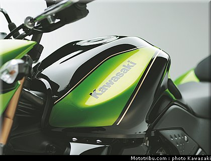 kawasaki_2011_z750r_015.jpg