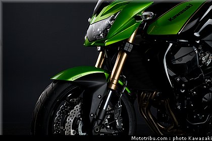 kawasaki_2011_z750r_016.jpg