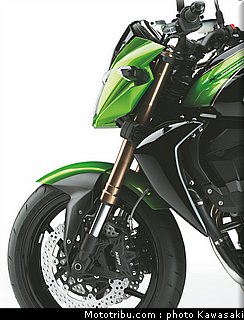 kawasaki_2011_z750r_022.jpg