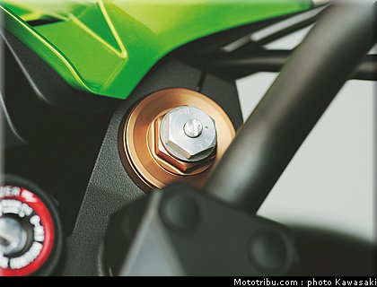 kawasaki_2011_z750r_026.jpg