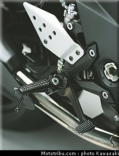 kawasaki_2011_z750r_032.jpg