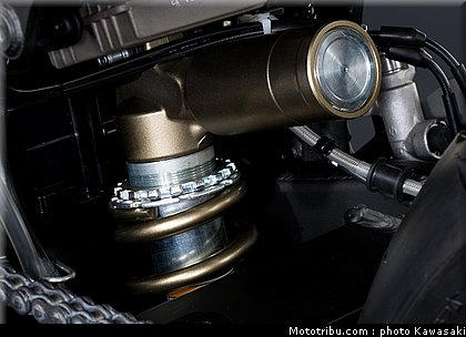 kawasaki_2011_z750r_033.jpg