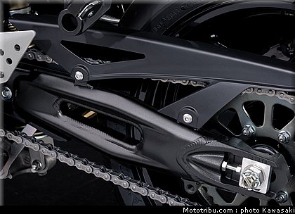 kawasaki_2011_z750r_034.jpg