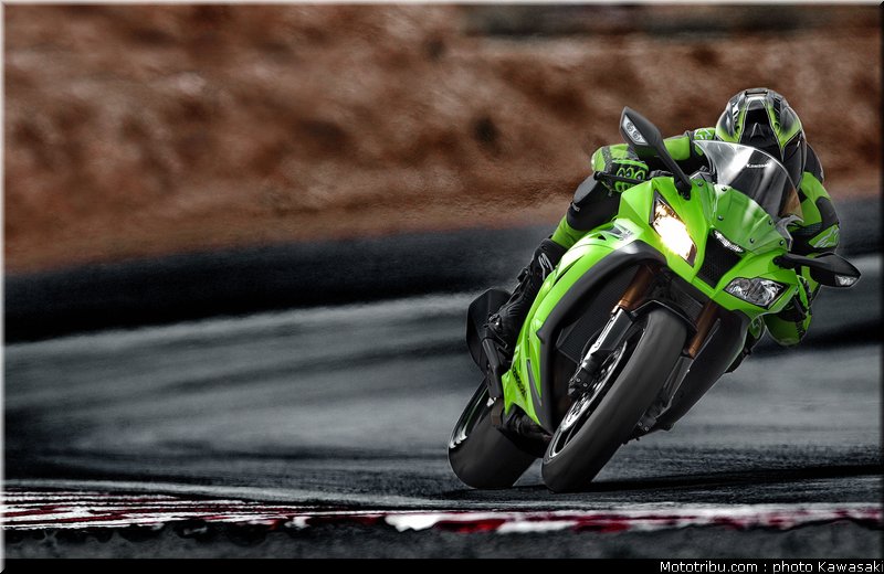kawasaki_zx10r_2011_0001