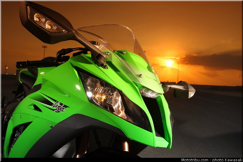 kawasaki_zx10r_2011_0002