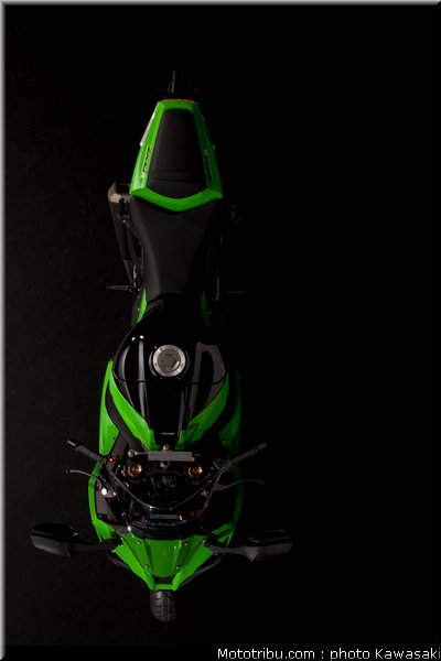 kawasaki_zx10r_2011_0030