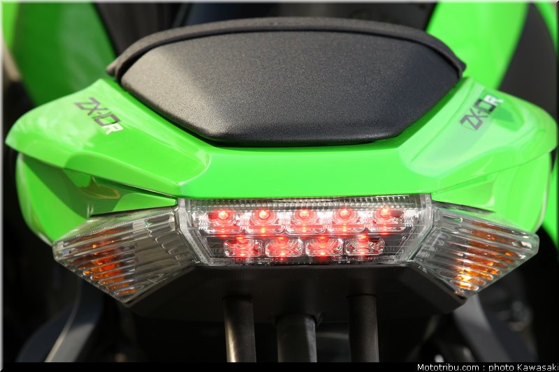 kawasaki_zx10r_2011_0048
