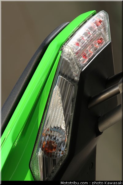 kawasaki_zx10r_2011_0050