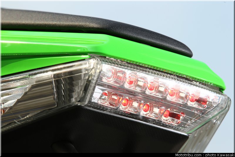 kawasaki_zx10r_2011_0051
