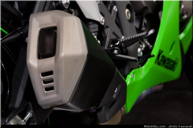 kawasaki_zx10r_2011_0060
