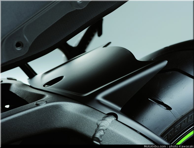 kawasaki_zx10r_2011_0061