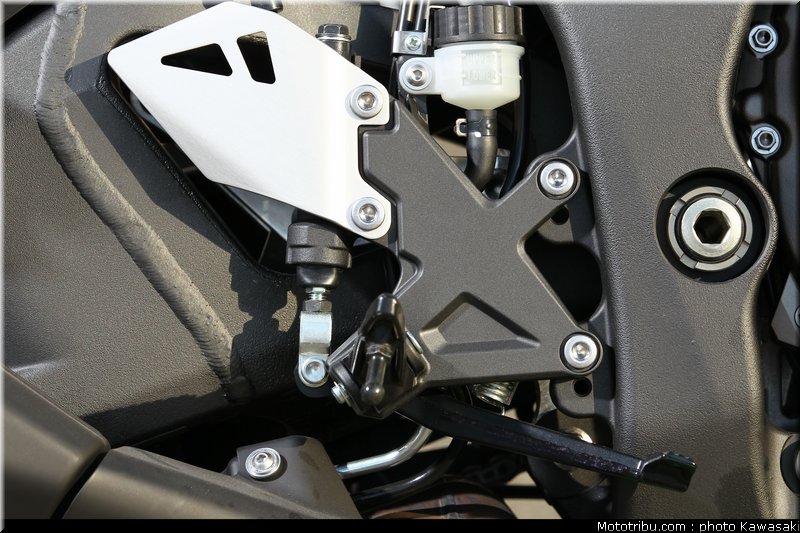 kawasaki_zx10r_2011_0064