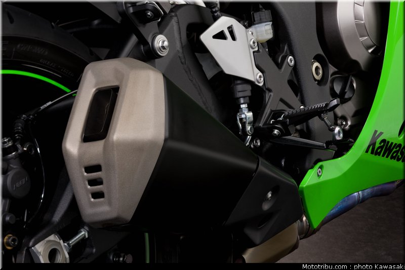 kawasaki_zx10r_2011_0073