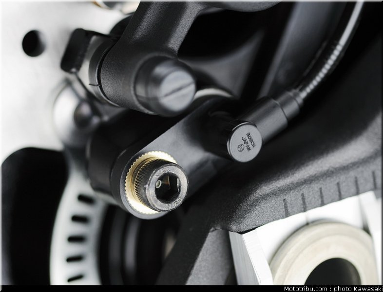 kawasaki_zx10r_2011_0077