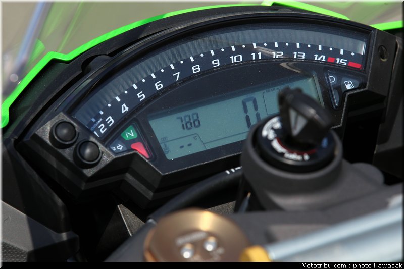 kawasaki_zx10r_2011_0086