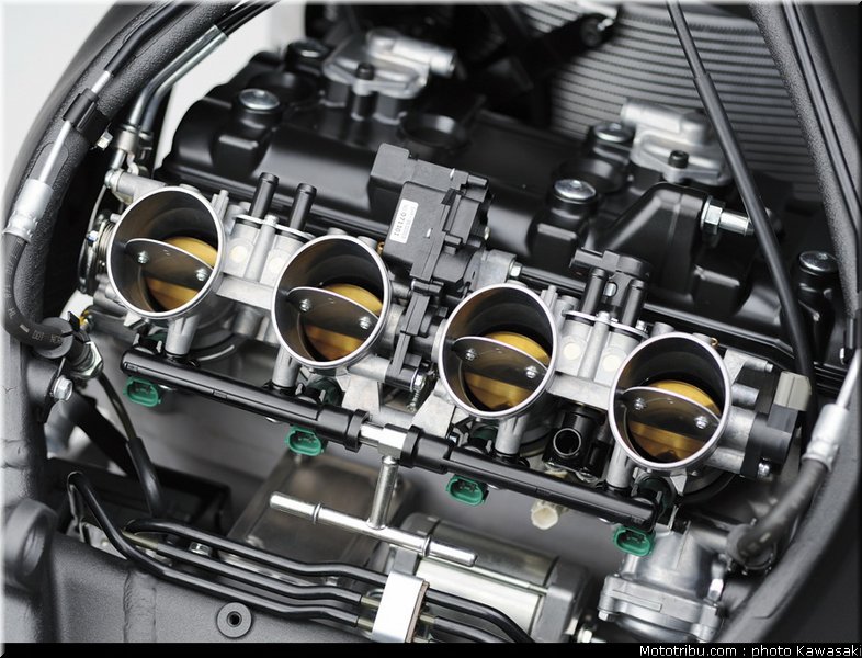 kawasaki_zx10r_2011_0116