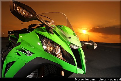 kawasaki_zx10r_2011_0002.jpg