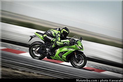 kawasaki_zx10r_2011_0003.jpg
